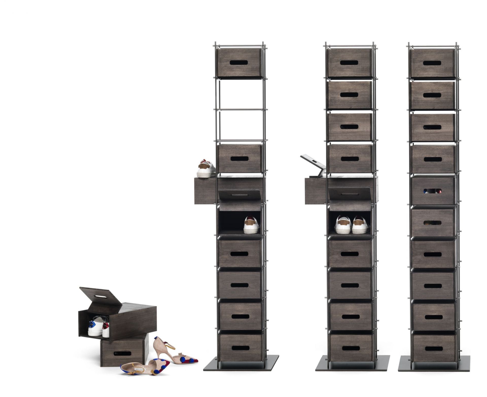 Manolo Shoe rack Mogg